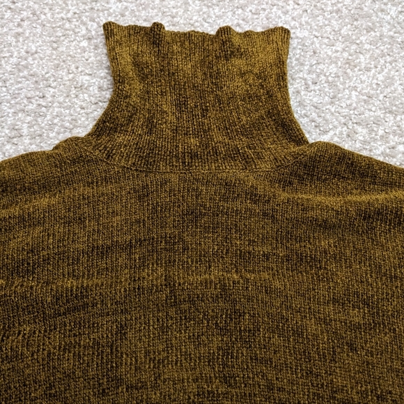 (2/$25) Pierre Cardin ribbed knit velour turtleneck sweater golden caramel - Picture 6 of 14